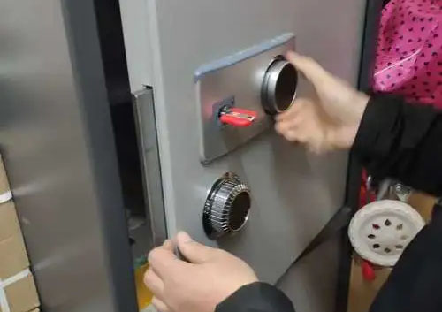 保險柜上門維修 保險柜上門維修